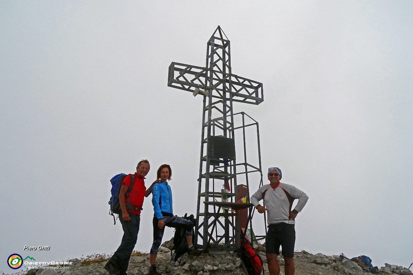 36 Croce di vetta del Pizzo Arera (2512 m).JPG -                                